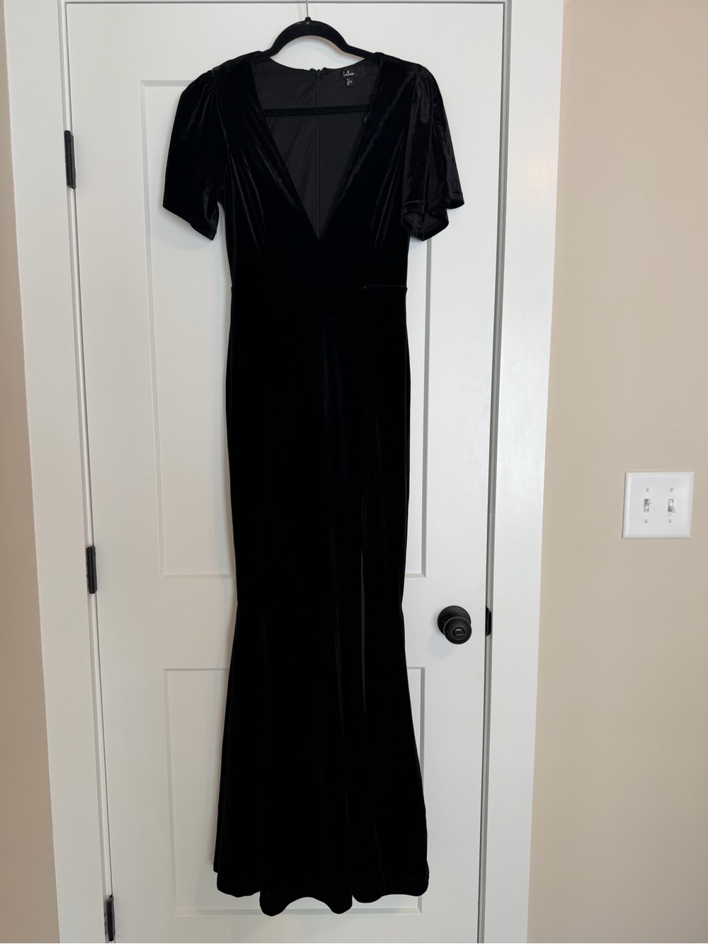 Lulu's Black Velvet V-Neck Maxi Dress